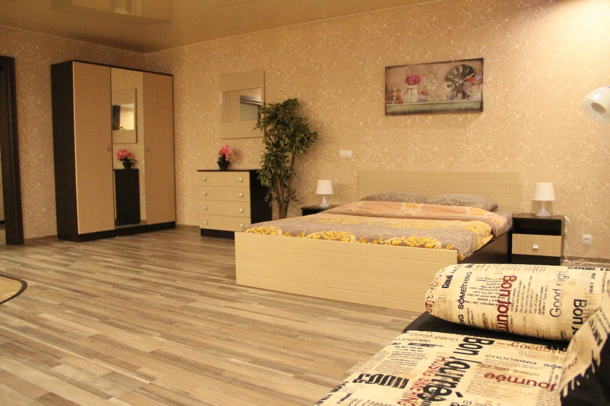 Blackout curtains, soundproofing, iron/ironing board, free WiFi