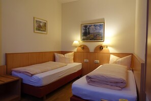 Bureau, lits bébé (gratuits), Wi-Fi gratuit, draps fournis
