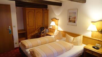 Kamar Standar | Meja kerja, tempat tidur bayi gratis, Wi-Fi gratis, dan seprai linen