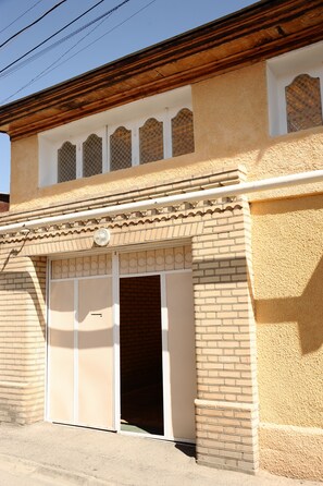 Property entrance - Timur the Great (Samarkand)