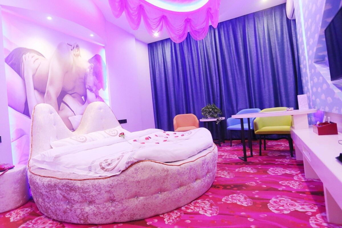 Premium bedding, desk, blackout curtains, soundproofing