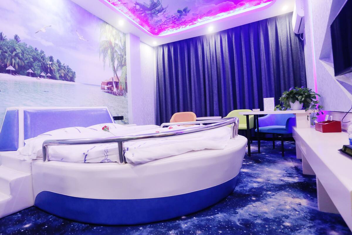 Luxury Double Room, Round Bed | Premium bedding, desk, blackout curtains, soundproofing