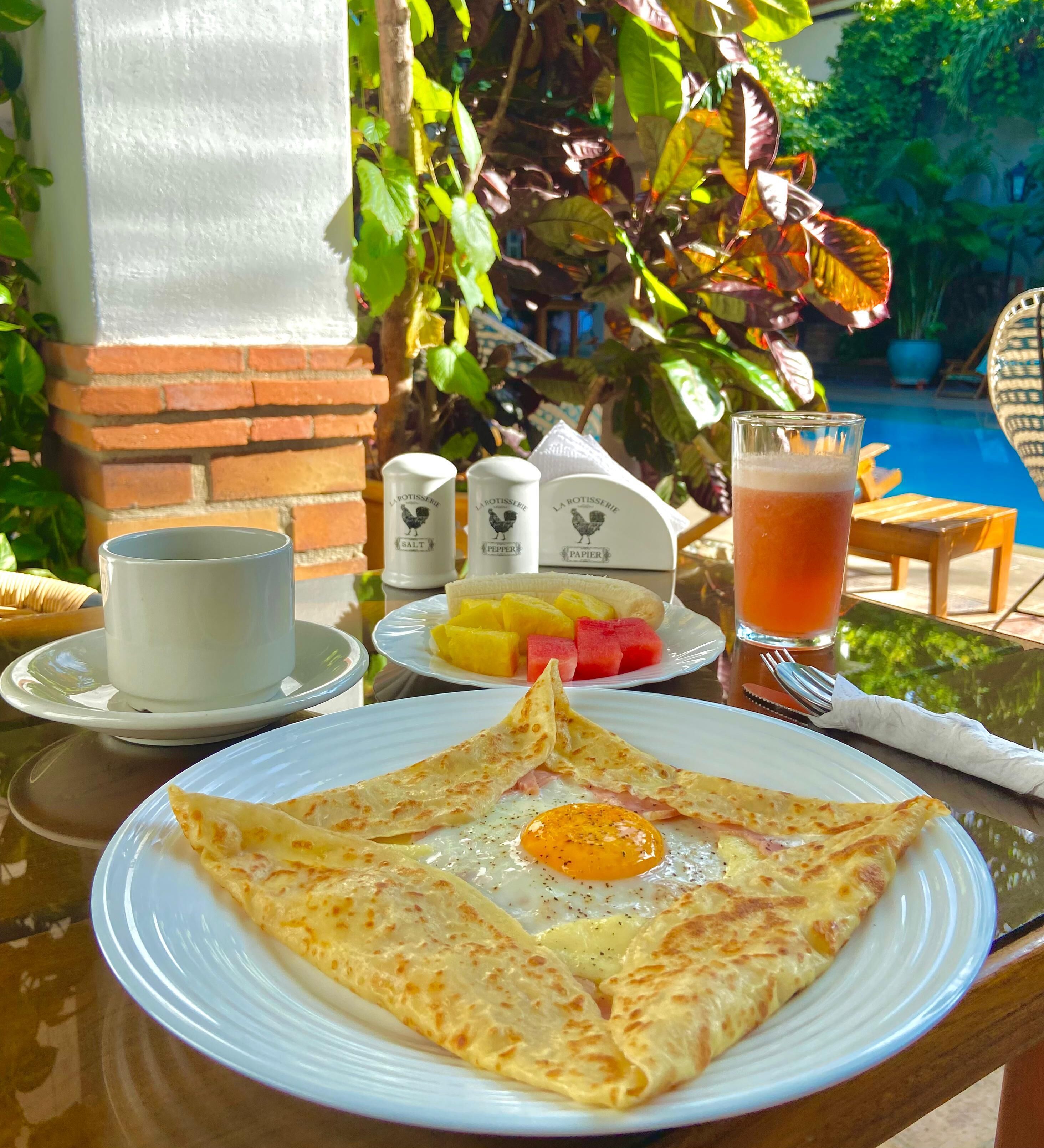 outdoor pool, open 8:30 am to 9:00 pm, pool loungers