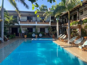 Outdoor pool, open 8:30 AM to 9:00 PM, sun loungers - Camali Hotel (Santa Marta)