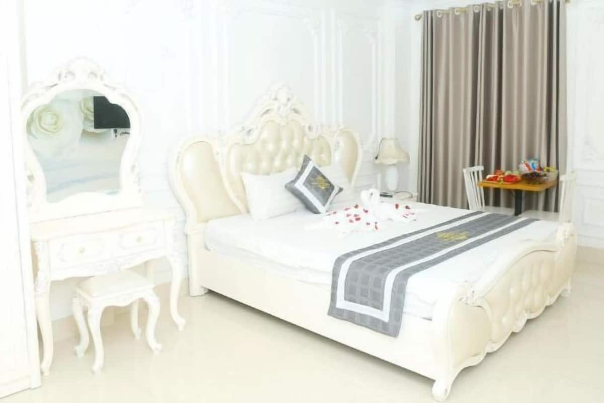 Minibar, desk, blackout curtains, soundproofing