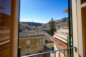 Deluxe-Vierbettzimmer, 1 Schlafzimmer, Terrasse, Stadtblick