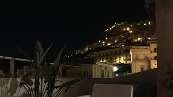 Quadrupla Deluxe, 1 camera da letto, terrazzo, vista città | Terrazza/patio