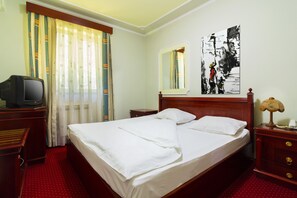 1 sovrum, minibar och värdeförvaringsskåp på rummet