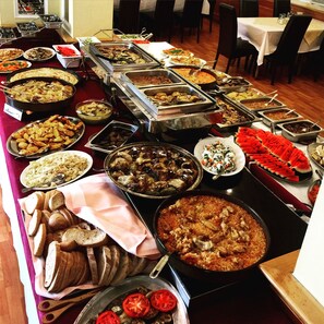 Free daily buffet breakfast - Hotel Sunce (Sarajevo)