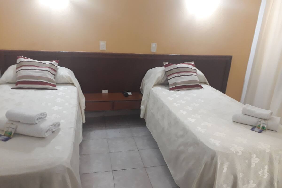 Room, 2 Single Beds, Non Smoking | Air conditioning