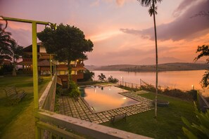 Outdoor pool - Vistara Resort (Sulthan Bathery)