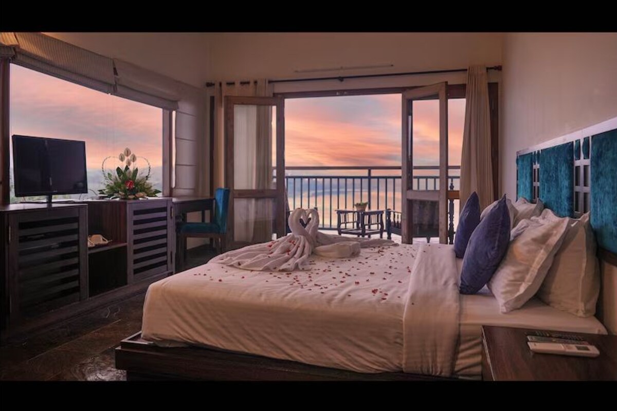 Sky Villa, Lake View | Egyptian cotton sheets, premium bedding, down comforters
