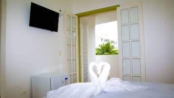 Suite Confort, vistas a la piscina | Ropa de cama de alta calidad, wifi gratis, ropa de cama