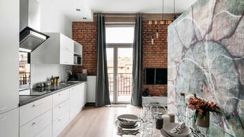 Superior Apartment | Private kitchen | Fridge, oven, stovetop, dishwasher