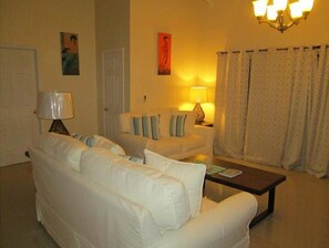 Lobby sitting area - Robbys Place Andros (Morgan's Bluff)