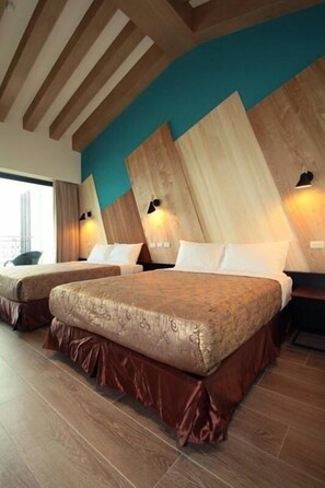 Quarto quádruplo | Individualmente mobiliados, escrivaninha, quartos à prova de som