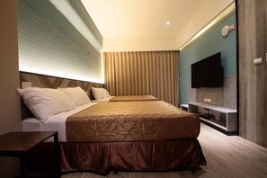 Vierbettzimmer | Individuell eingerichtet, Schreibtisch, schallisolierte Zimmer