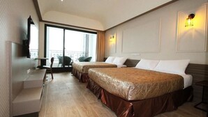 四人房 | 書桌、隔音、摺床/加床 (收費)、免費 Wi-Fi