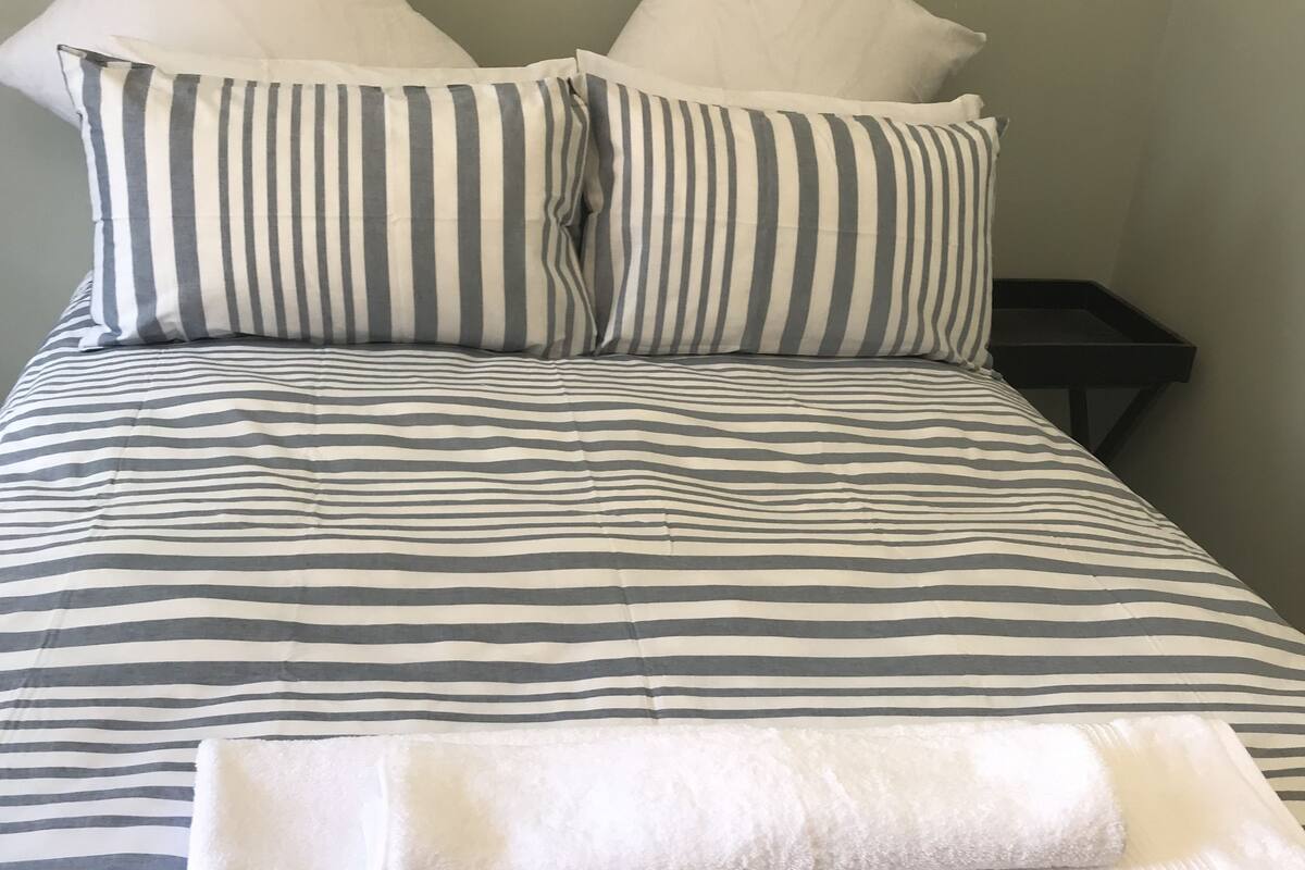 Rollaway beds, free WiFi, bed sheets