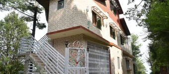 Janjua lodges and Apartments