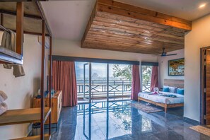 Blackout drapes, soundproofing, bed sheets - La Perle River Resort By Excel Hotels & Resorts (Ramnagar)