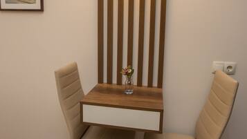 Standard Twin Room, 2 Twin Beds, Non Smoking | Premium bedding, minibar, in-room safe, desk