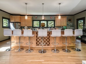 House, Multiple Beds, Accessible, Non Smoking | Private kitchen | Fridge, microwave, oven, stovetop