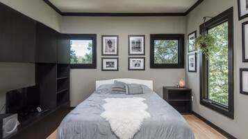 House, Multiple Beds, Accessible, Non Smoking | 3 bedrooms, in-room safe, free WiFi, bed sheets