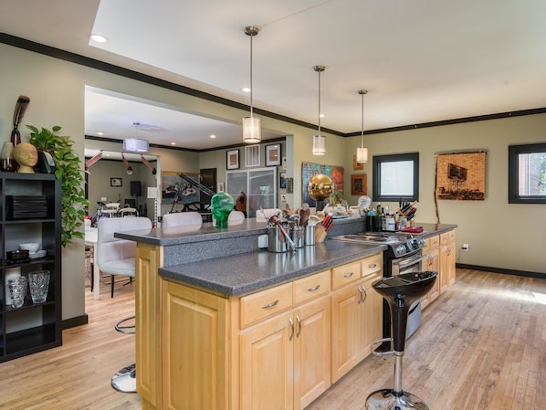 Daily cooked-to-order breakfast (USD 25 per person) - Westover (Asheville)