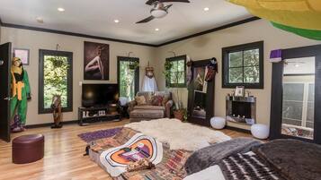 House, Multiple Beds, Accessible, Non Smoking | Living room