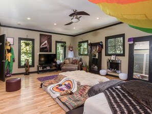 House, Multiple Beds, Accessible, Non Smoking | Living room | Flat-screen TV - Westover (Asheville)