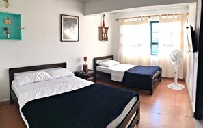 Kamar Twin Standar | Tirai kedap cahaya, setrika/meja setrika, Wi-Fi gratis, dan seprai linen