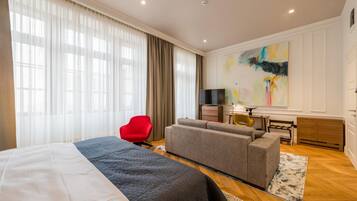 Hypo-allergenic bedding, Select Comfort beds, minibar, in-room safe