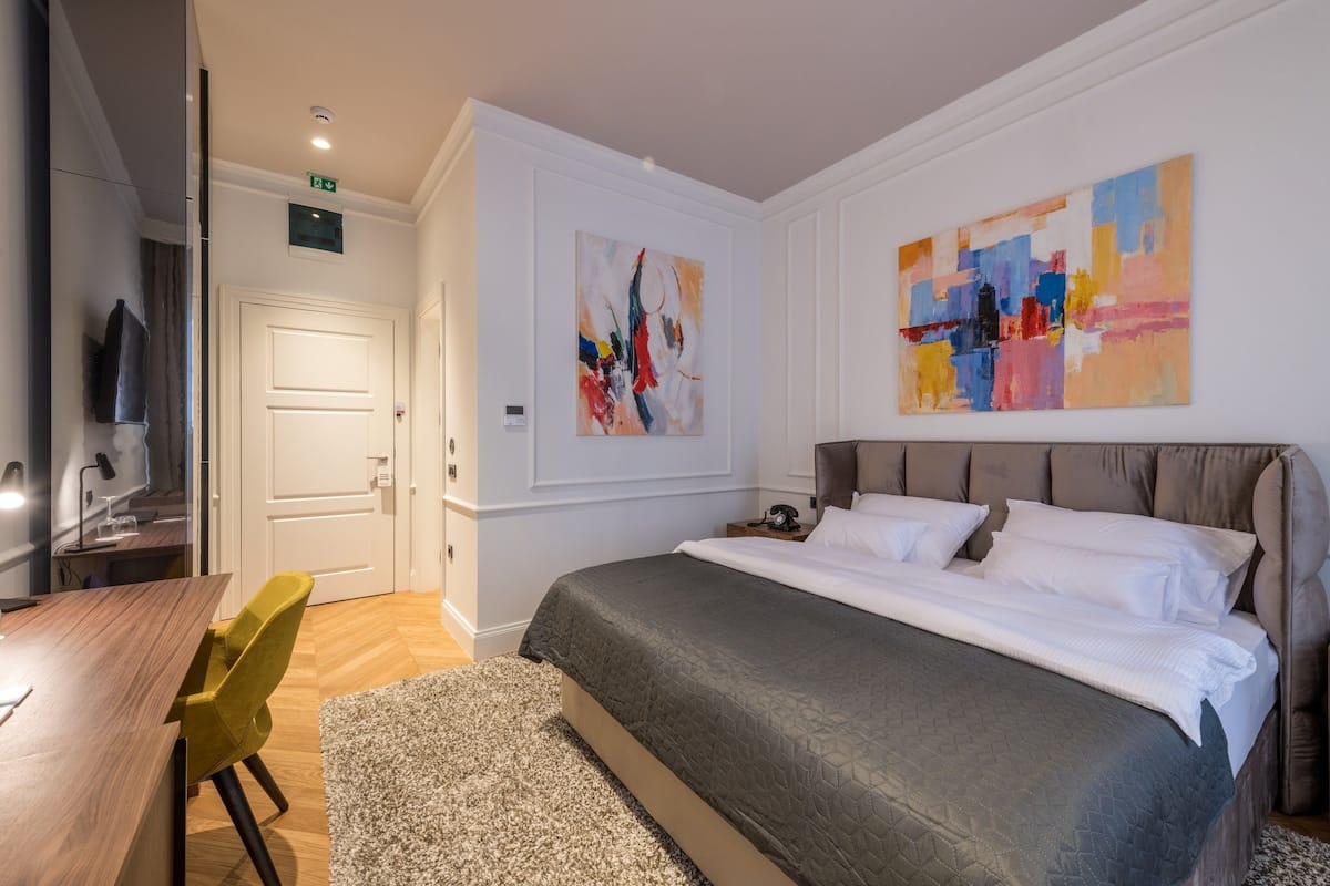 Standard Double Room | Hypo-allergenic bedding available, Select Comfort beds, minibar