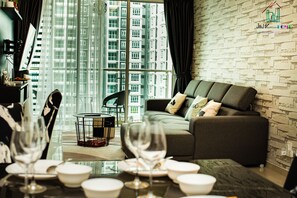 Smart TV, konsol video game, Netflix, dan komputer