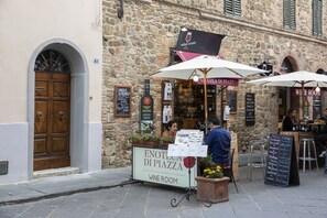 Front of property - Tuscany View, Montalcino (Montalcino)