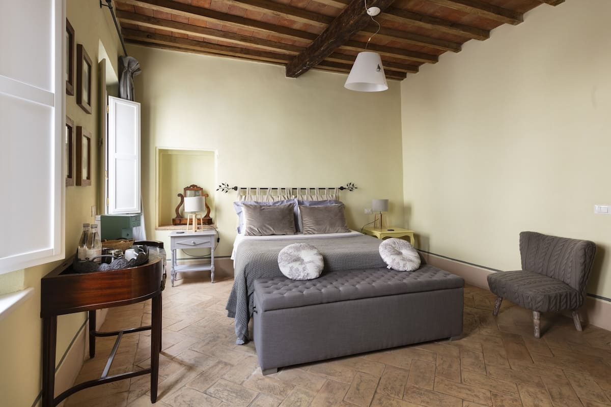 Classic Triple Room | Desk, blackout drapes, iron/ironing board, free WiFi