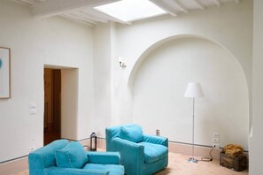 Lobby sitting area - Tuscany View, Montalcino (Montalcino)