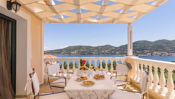 Luxury Suite (Erato) | Terrace/patio