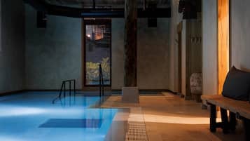 Piscine couverte, piscine extérieure (ouverte en saison)