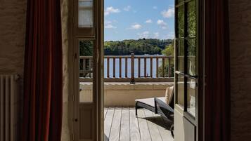 Chambre Deluxe, terrasse, vue mer | Draps en coton égyptien, literie de qualité supérieure