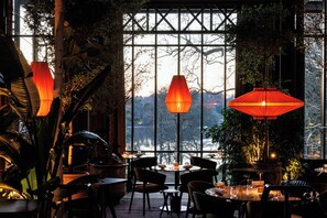 2 개의 레스토랑, 아침 식사, 점심 식사, 저녁 식사 제공(프랑스 요리)