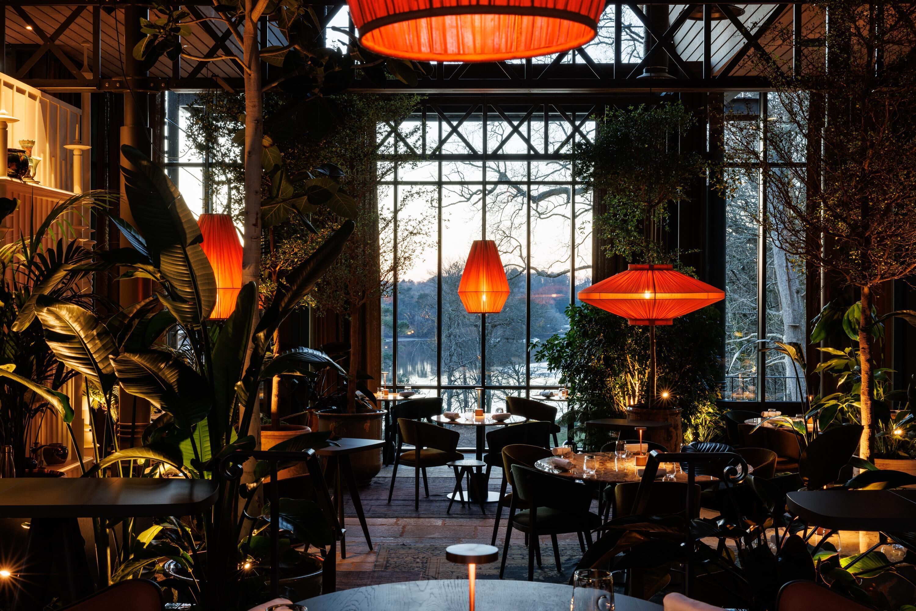 2 restaurants, breakfast, lunch, dinner served; French cuisine