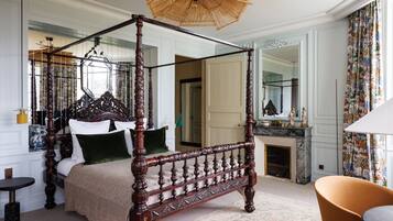 Junior suite, uitzicht op zee, aan tuin | Lakens van Egyptisch katoen, luxe beddengoed, donsdekens