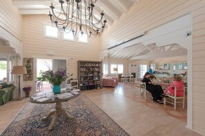 Lobby - Ktima Noosfera wellness & retreat center (Xylokastro-Evrostina)