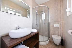 Shower - Harbor Villa Apartment East (Bibinje)