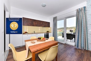 In-room dining - Harbor Villa Apartment East (Bibinje)