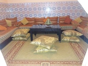 House, 3 Bedrooms | Living room