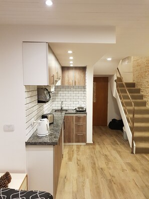 Apartemen, 2 kamar tidur | Dapur pribadi | Lemari es, oven, kompor, dan mesin pembuat kopi/teh