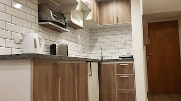 Apartment, 2 Bedrooms | Private kitchen | Fridge, oven, stovetop, coffee/tea maker